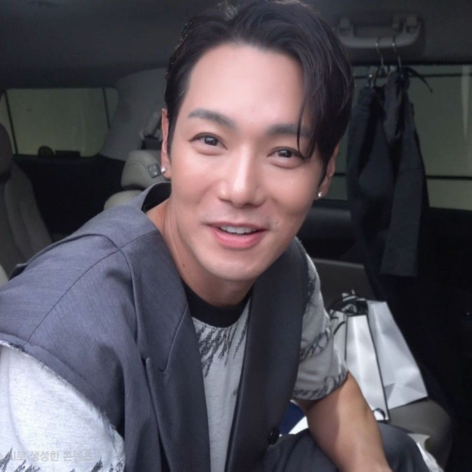 A moment captured by a fan of Hwanhee