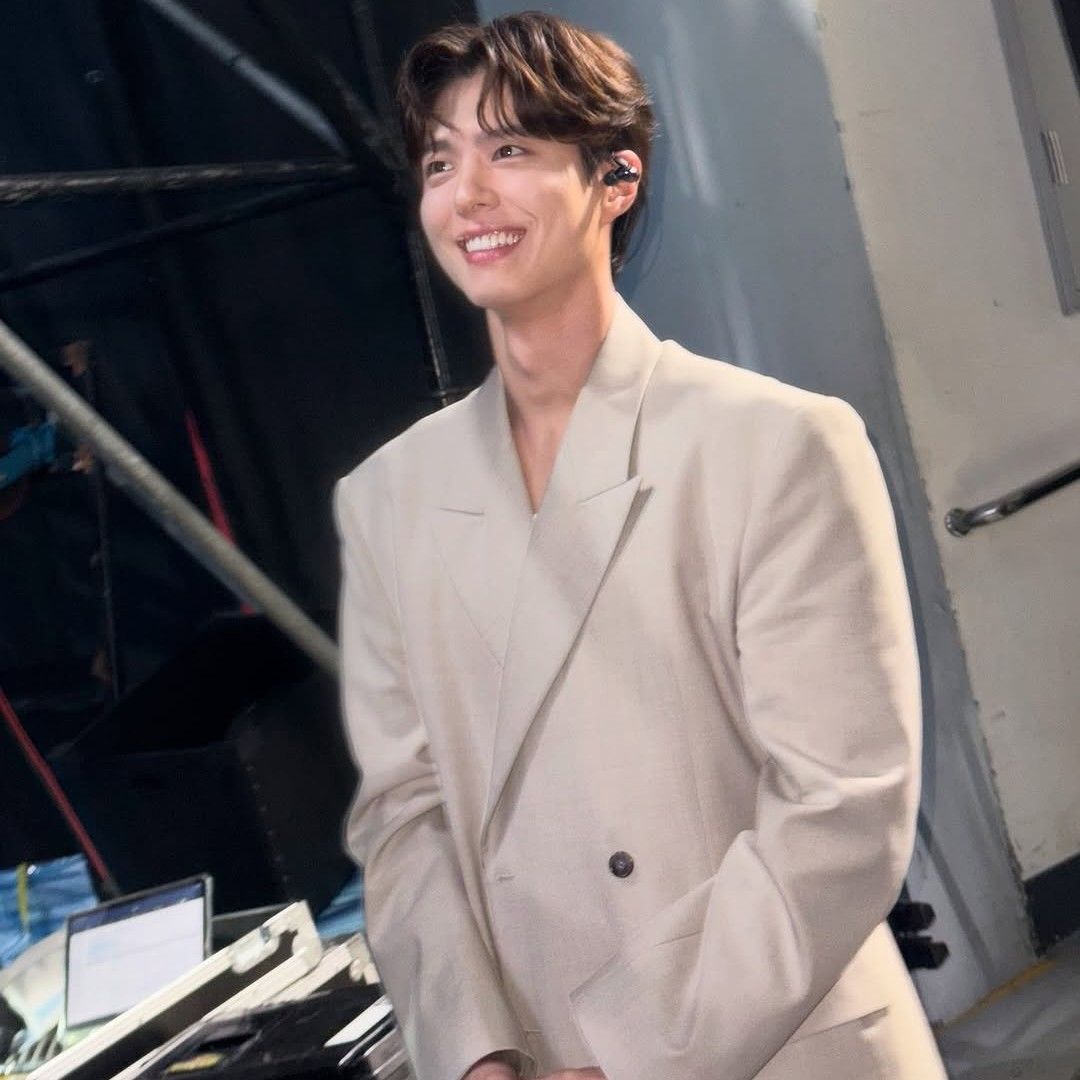 A moment captured by a fan of Park Bogum