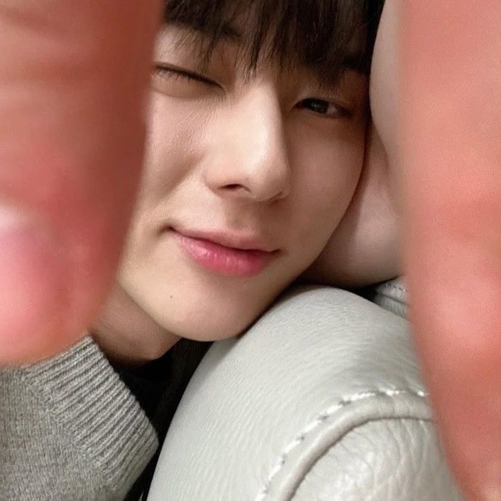Recent activity shot of Hwang Minhyun