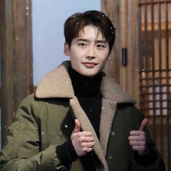A moment captured by a fan of Lee Jongsuk