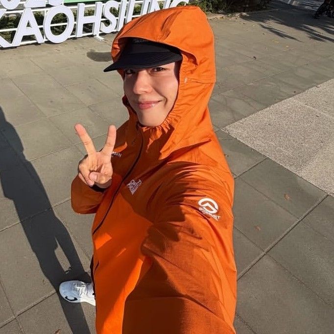 A moment captured by a fan of Park Bogum