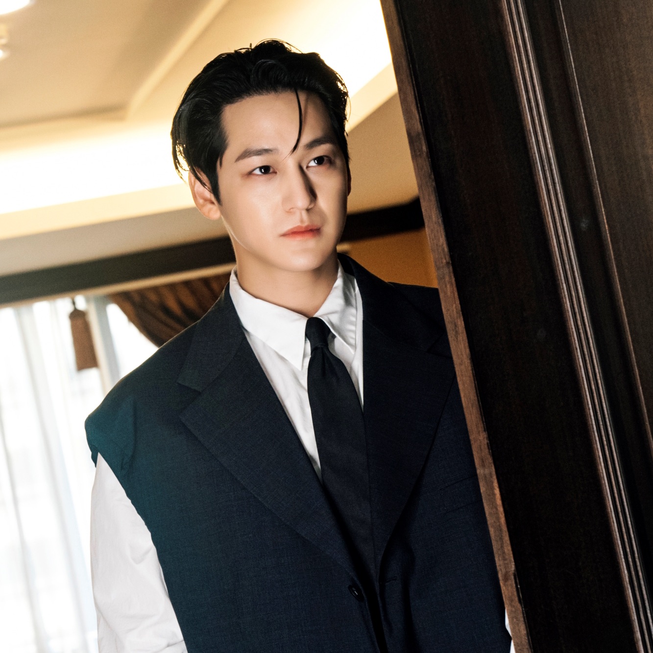 Behind-the-scenes cut of Kim Bum