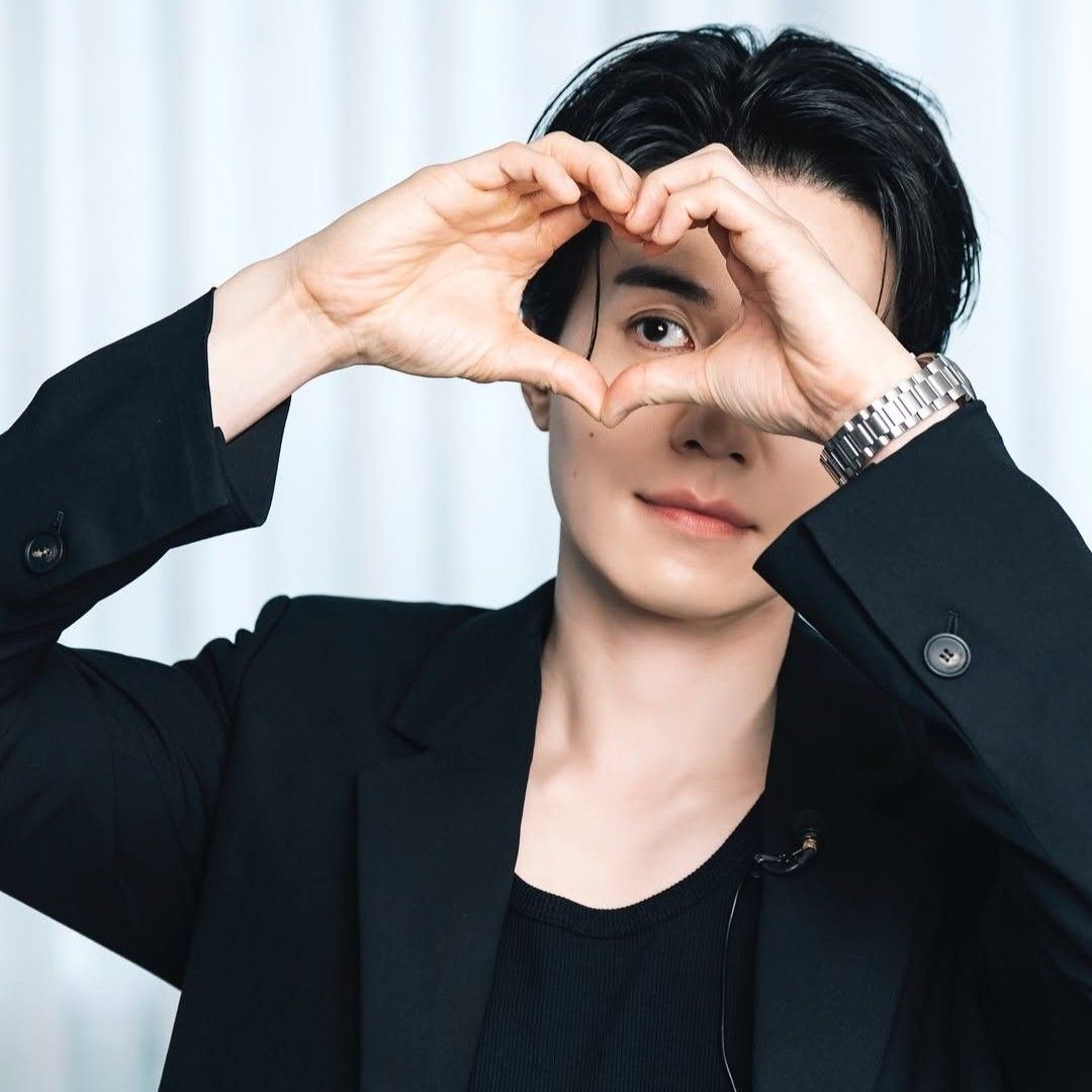 Behind-the-scenes cut of Lee Dongwook