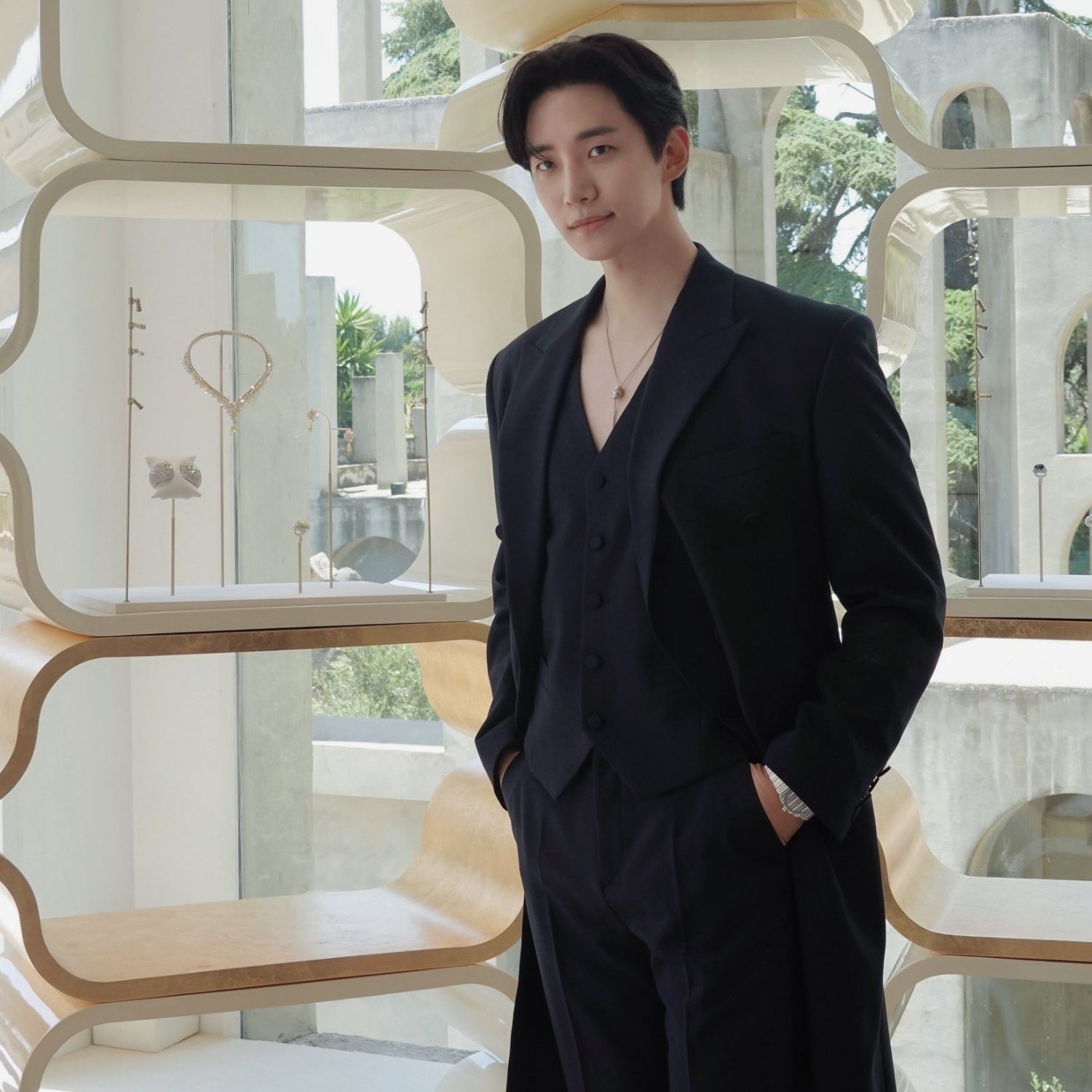 Behind-the-scenes cut of Lee Junho
