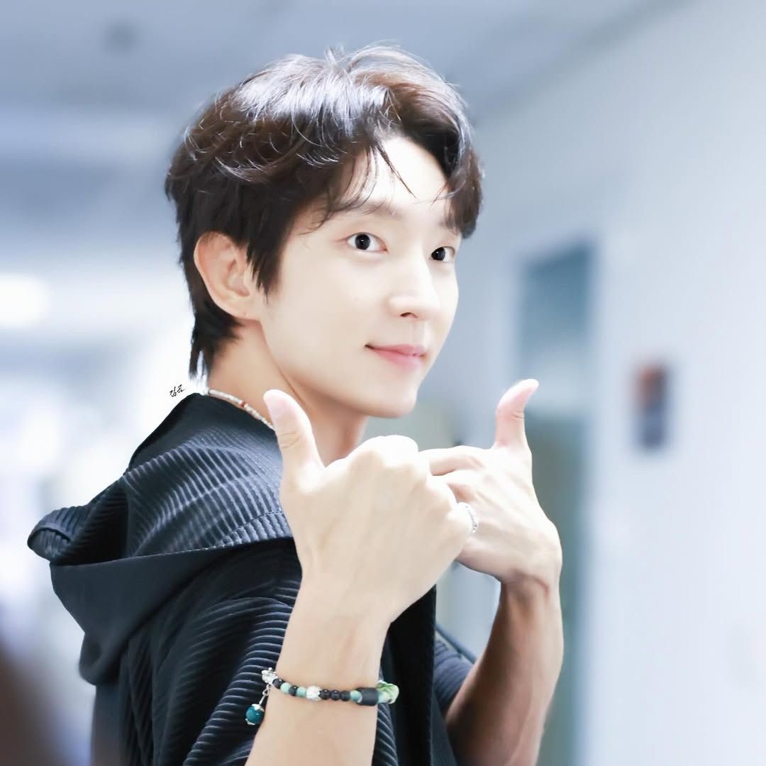 Behind-the-scenes cut of Lee Joongi