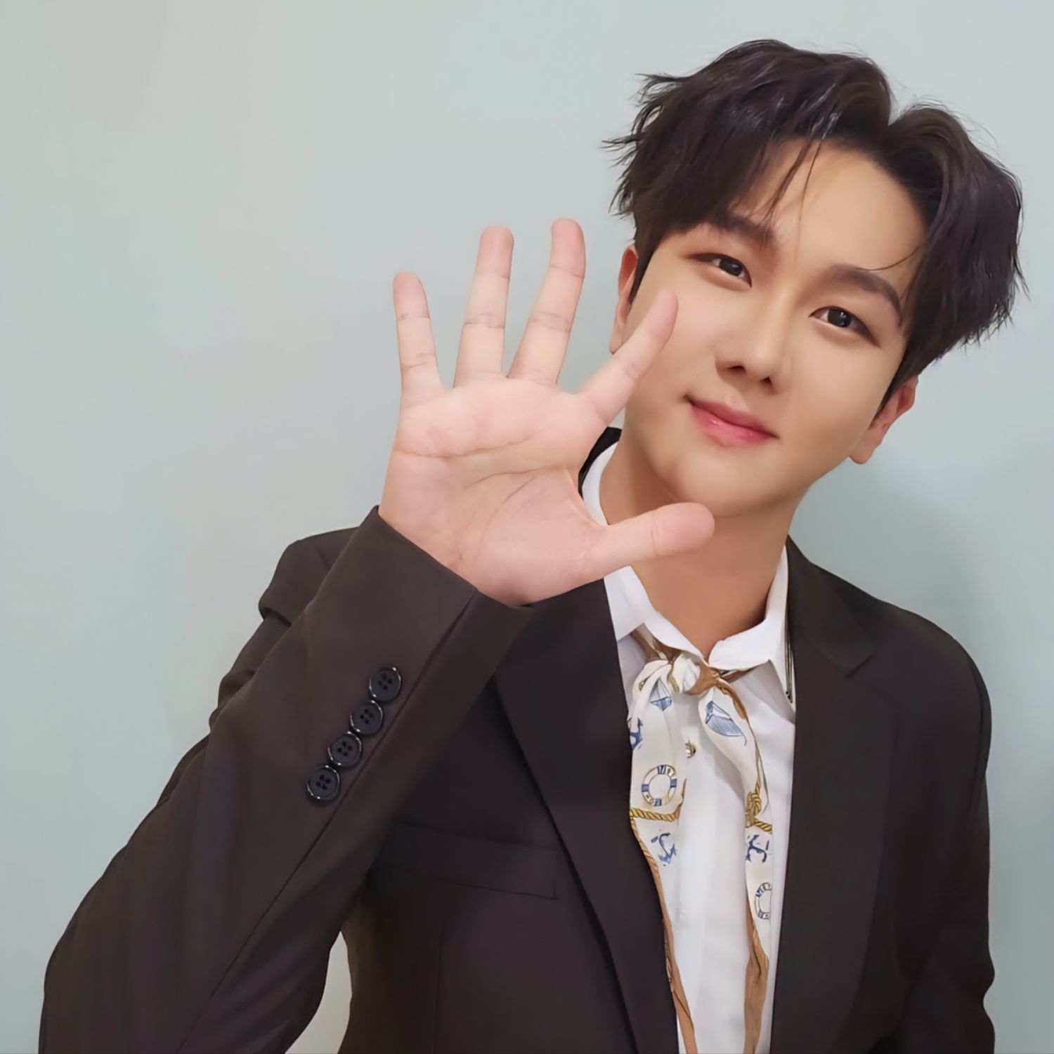 Behind-the-scenes cut of Kim Soochan