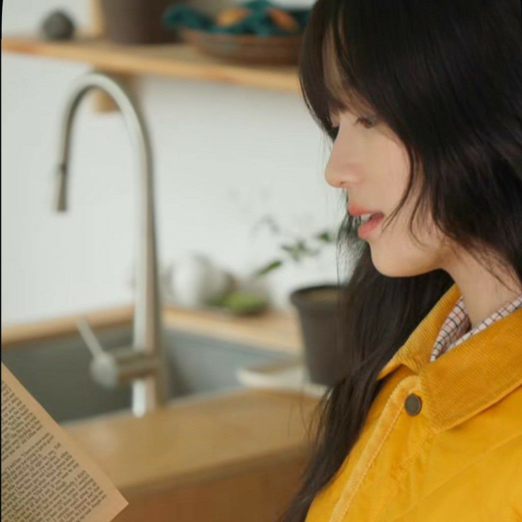 Recent activity shot of Kim Hyeyoon