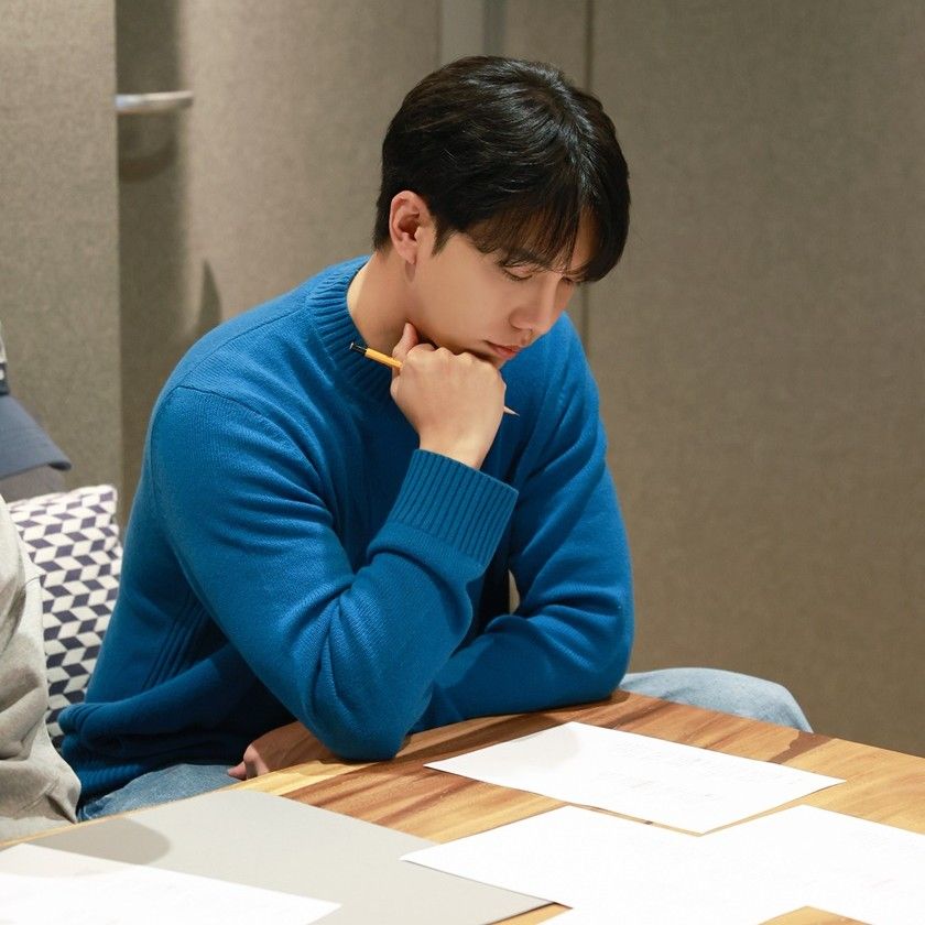 Behind-the-scenes cut of Lee Seunggi