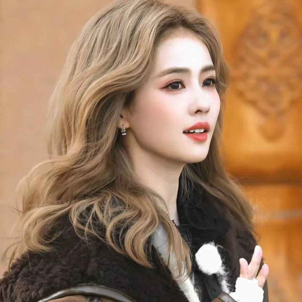 Latest photo of Bai Lu