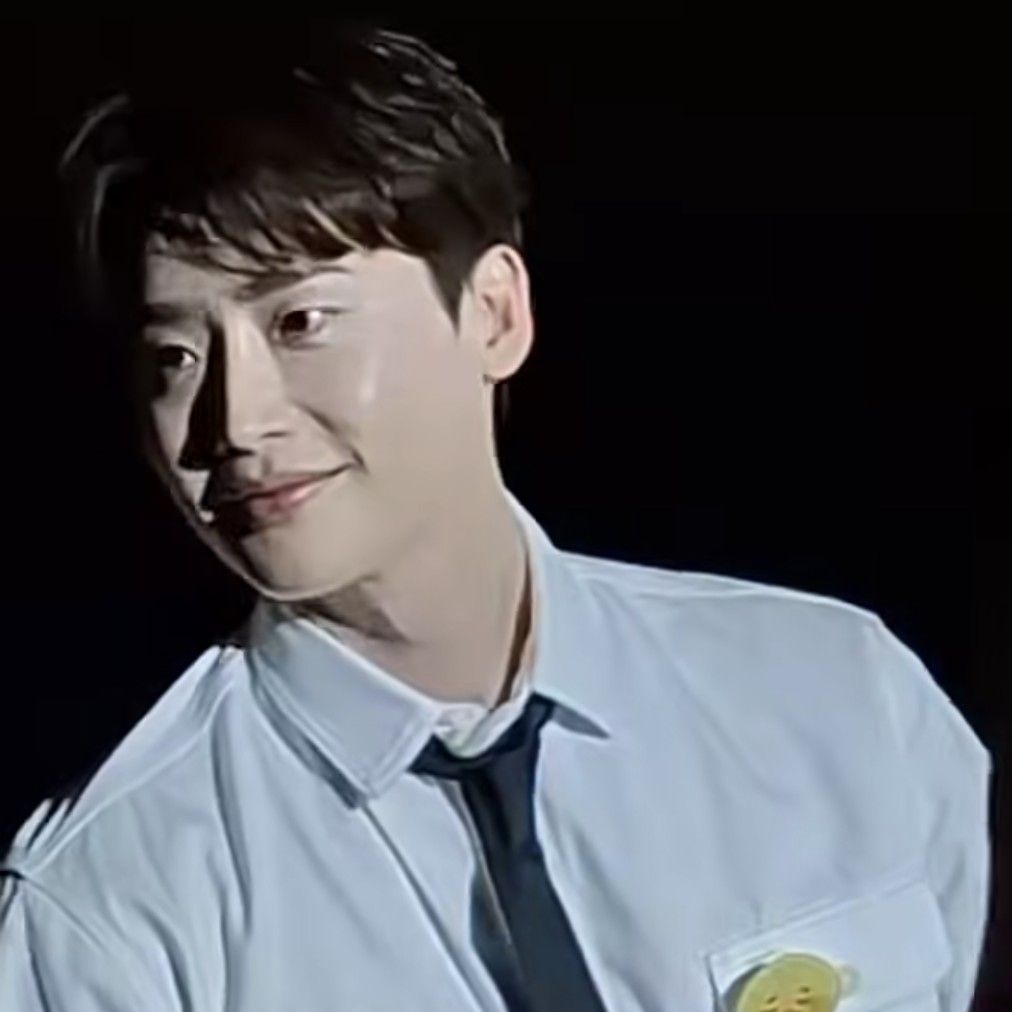 Recent activity shot of Lee Jongsuk