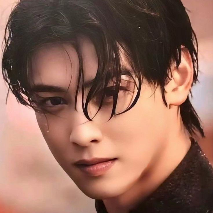 Recent activity shot of Cha Eunwoo