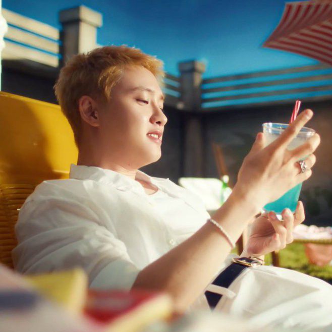 Behind-the-scenes cut of Doh Kyungsoo (D.O.)