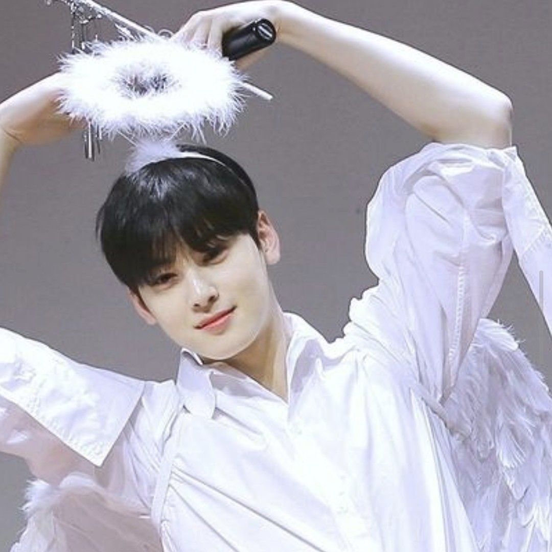 Latest photo of Cha Eunwoo