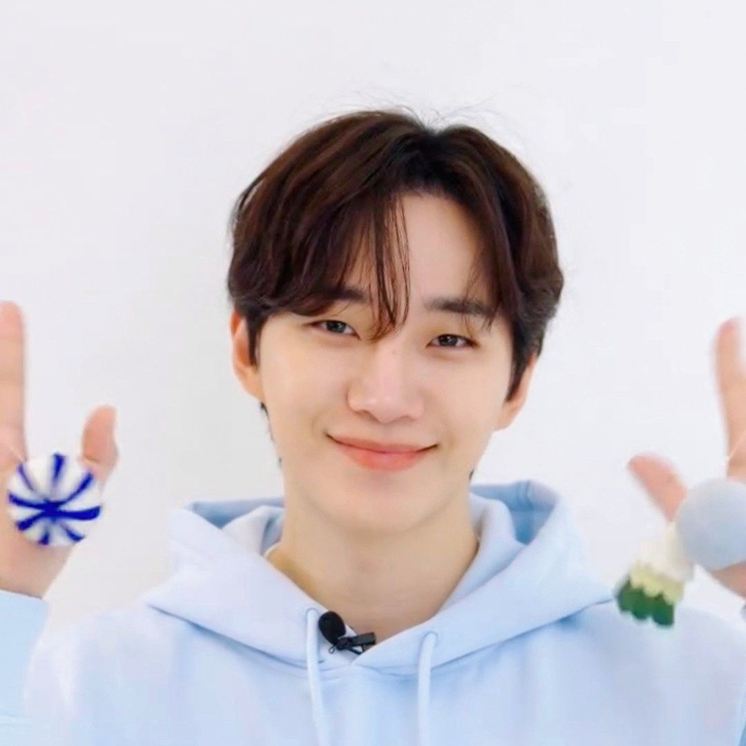Behind-the-scenes cut of Lee Junho