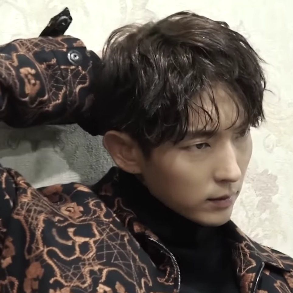 A moment captured by a fan of Lee Joongi