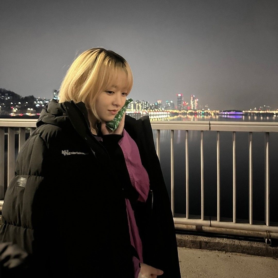 Behind-the-scenes cut of Park Boyoung