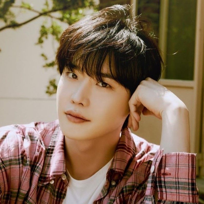 Recent activity shot of Lee Jongsuk