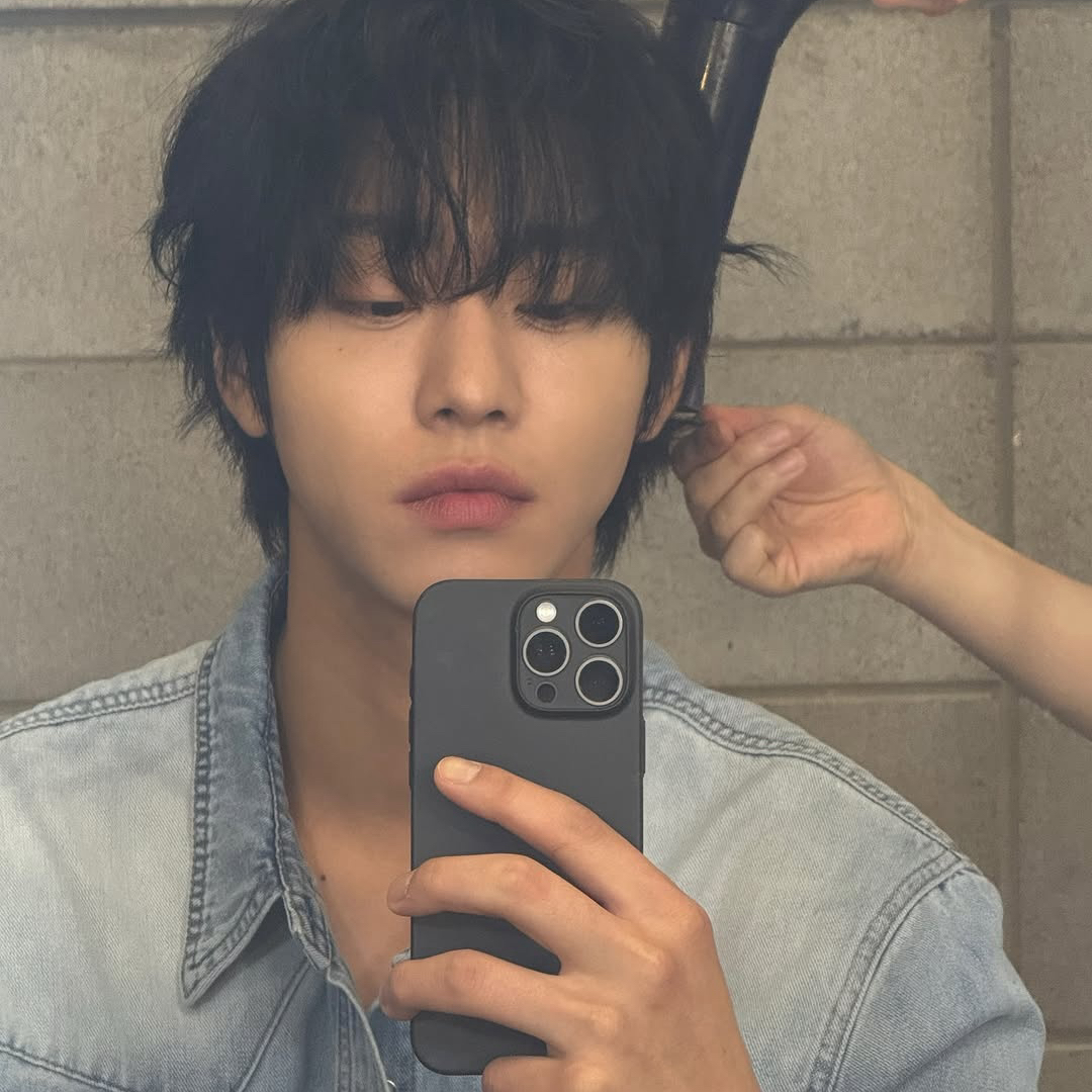 粉丝拍下的安孝燮瞬间