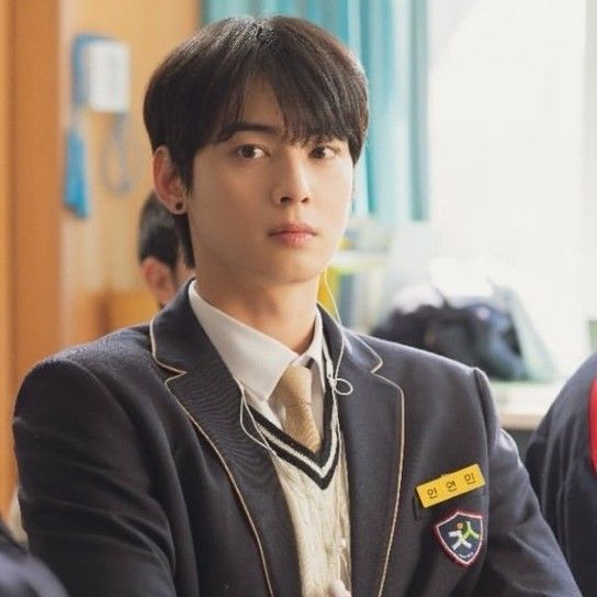 Behind-the-scenes cut of Cha Eunwoo
