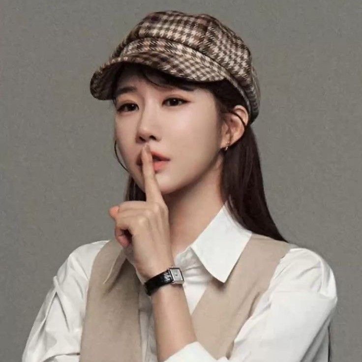Behind-the-scenes cut of Yoo Inna