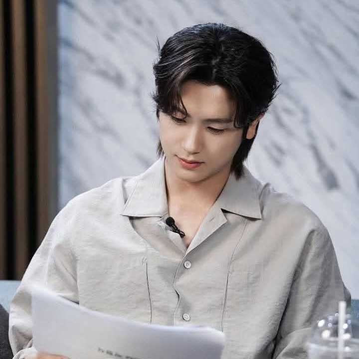 Latest photo of Park Hyungsik