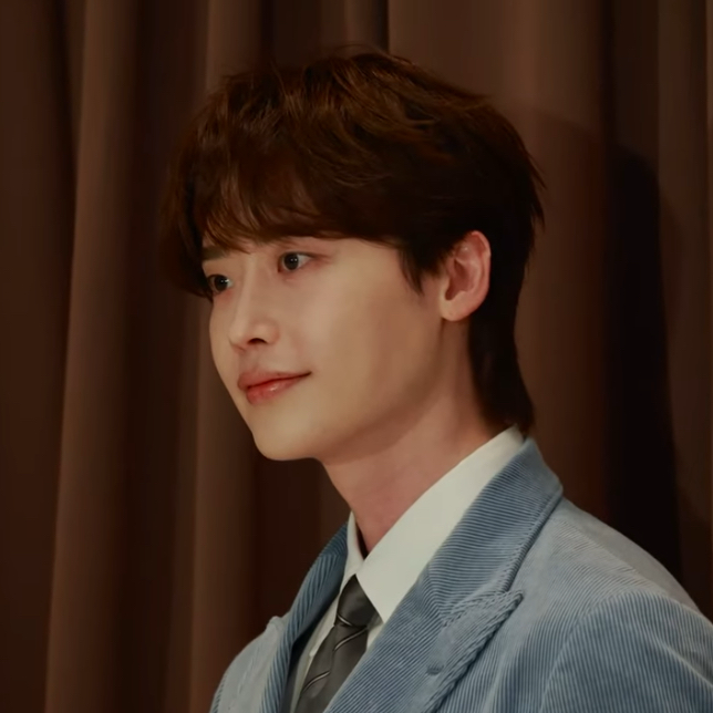 A moment captured by a fan of Lee Jongsuk