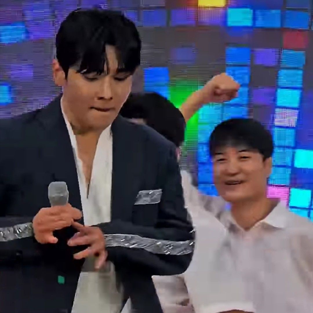 A moment captured by a fan of Seong Ri