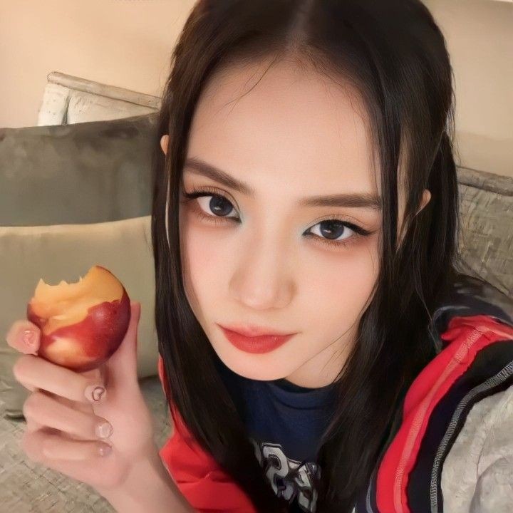 Recent activity shot of Jisoo (1995)