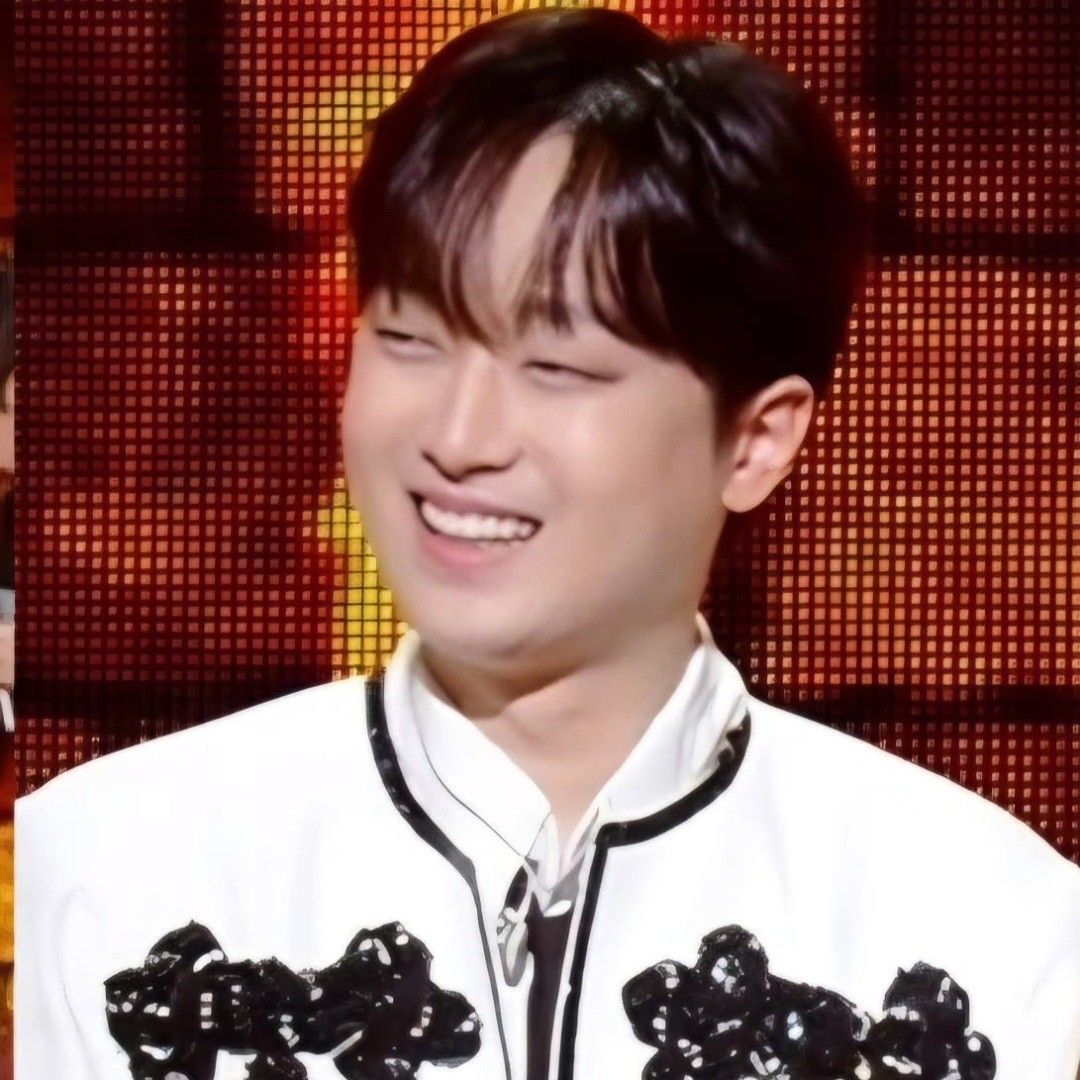 粉丝拍下的李灿元瞬间