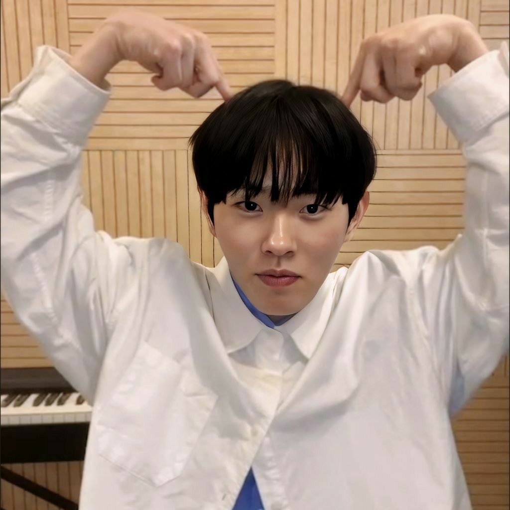 Behind-the-scenes cut of Lee Byeongchan