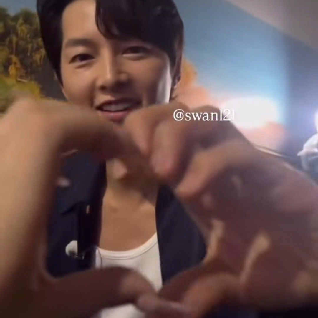 Recent activity shot of Song Joongki