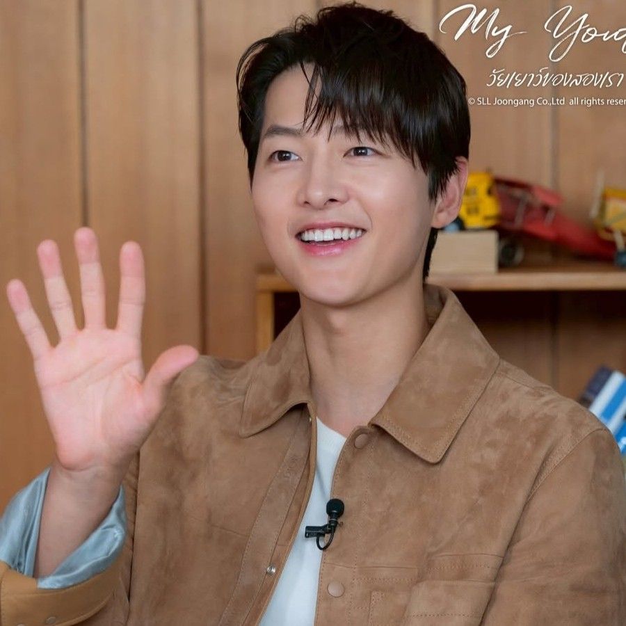 Recent activity shot of Song Joongki