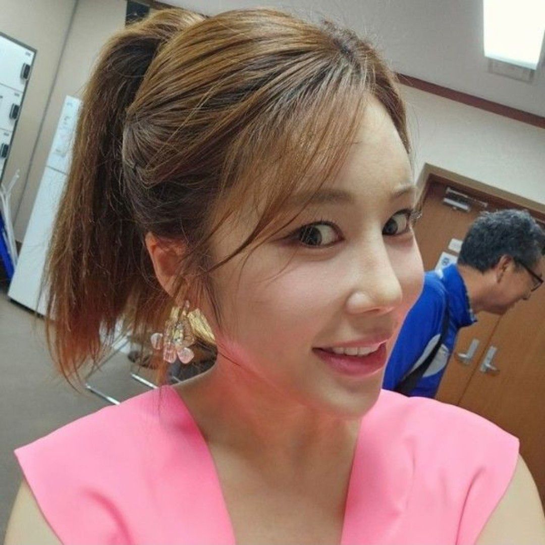 Behind-the-scenes cut of Kim Soyou