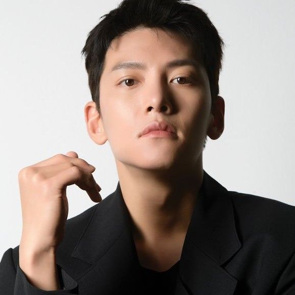 粉丝拍下的池昌旭瞬间