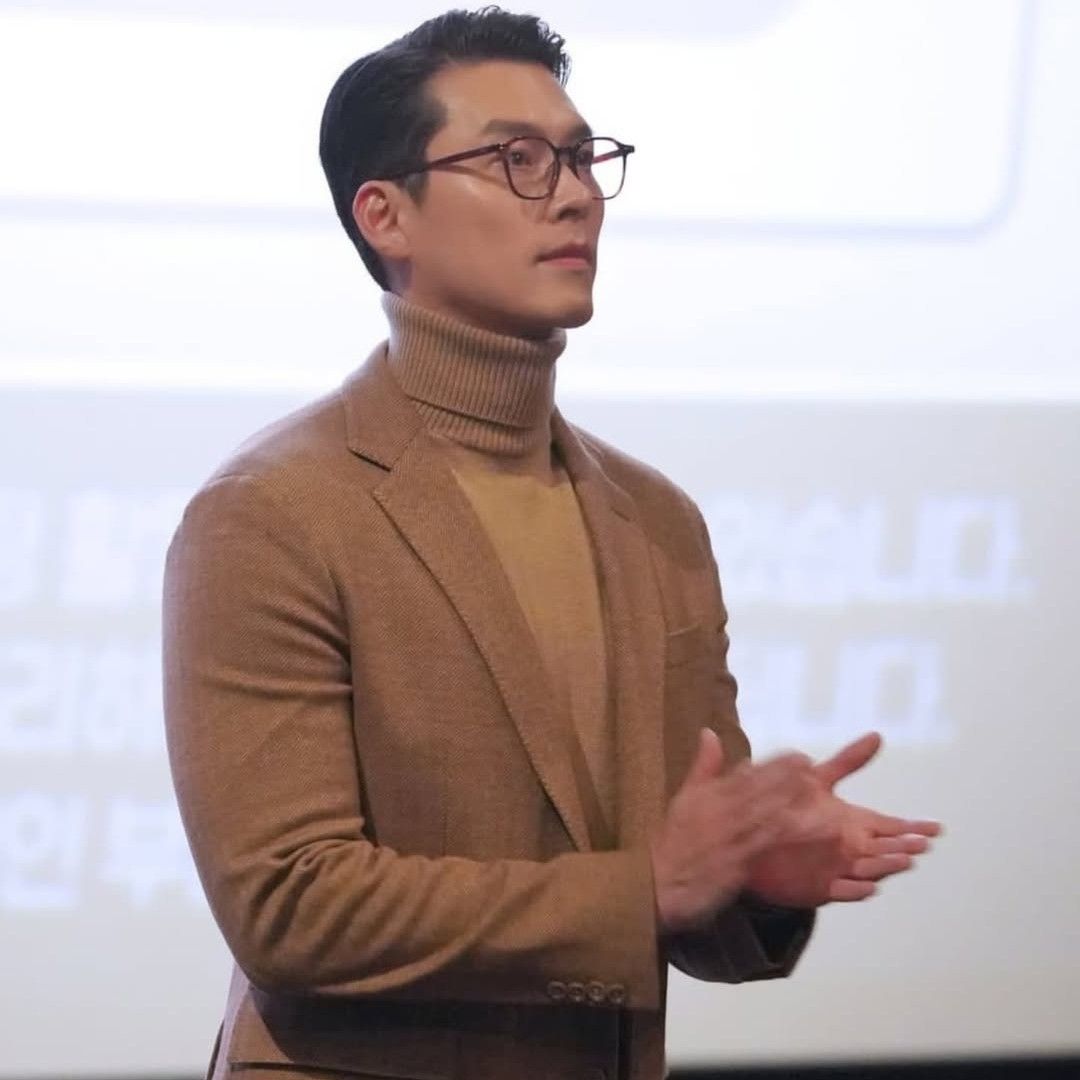 Momen yang diabadikan oleh penggemar Hyun Bin