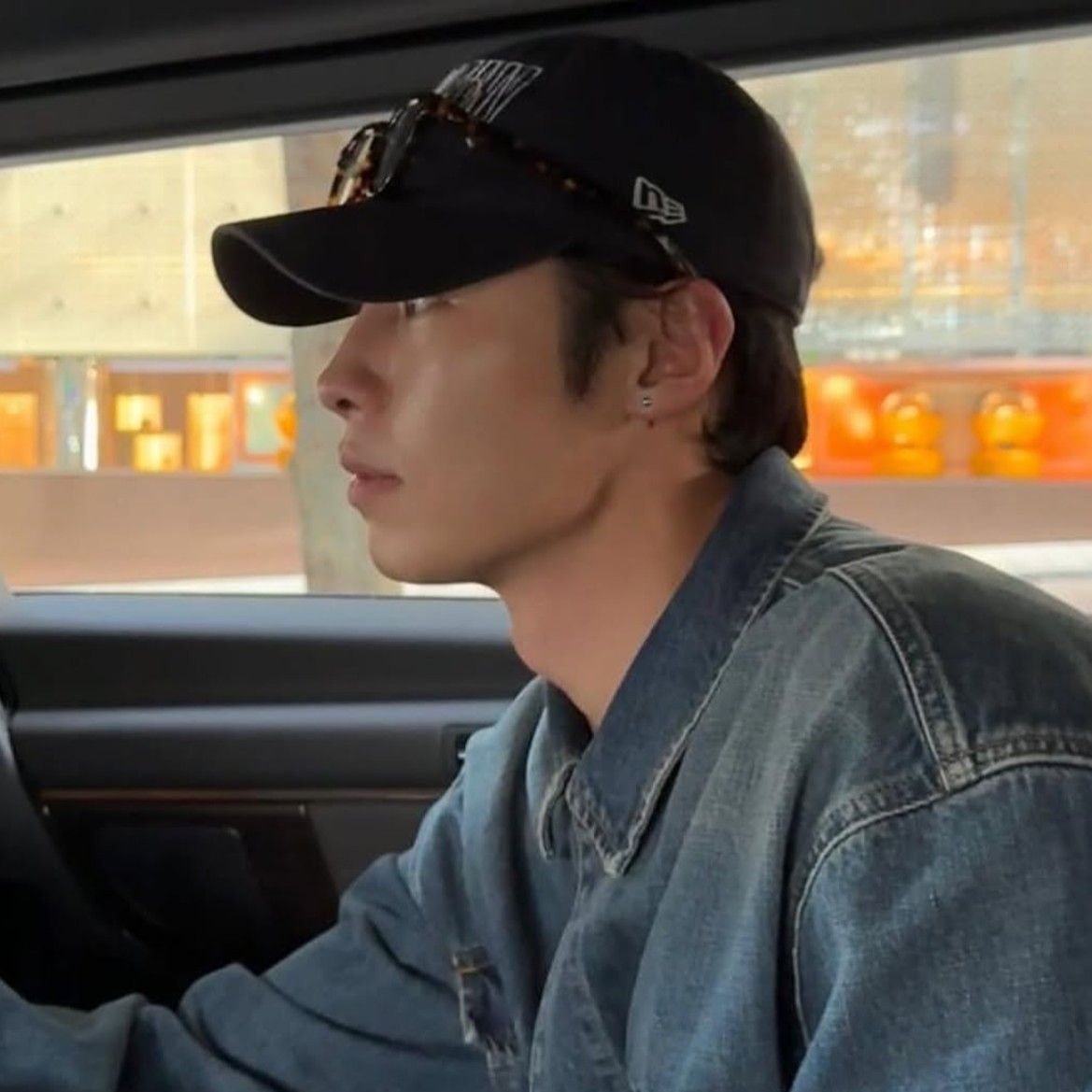Behind-the-scenes cut of Lee Jaewook
