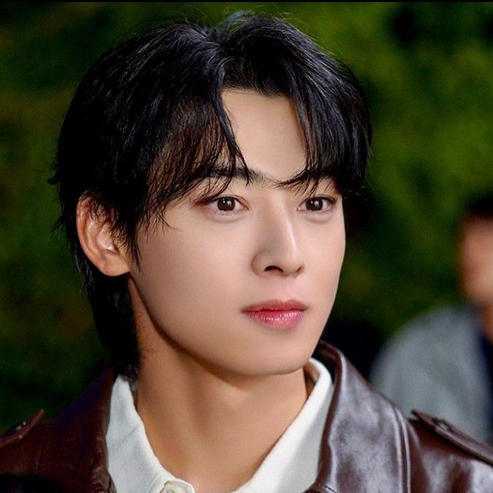 Latest photo of Cha Eunwoo