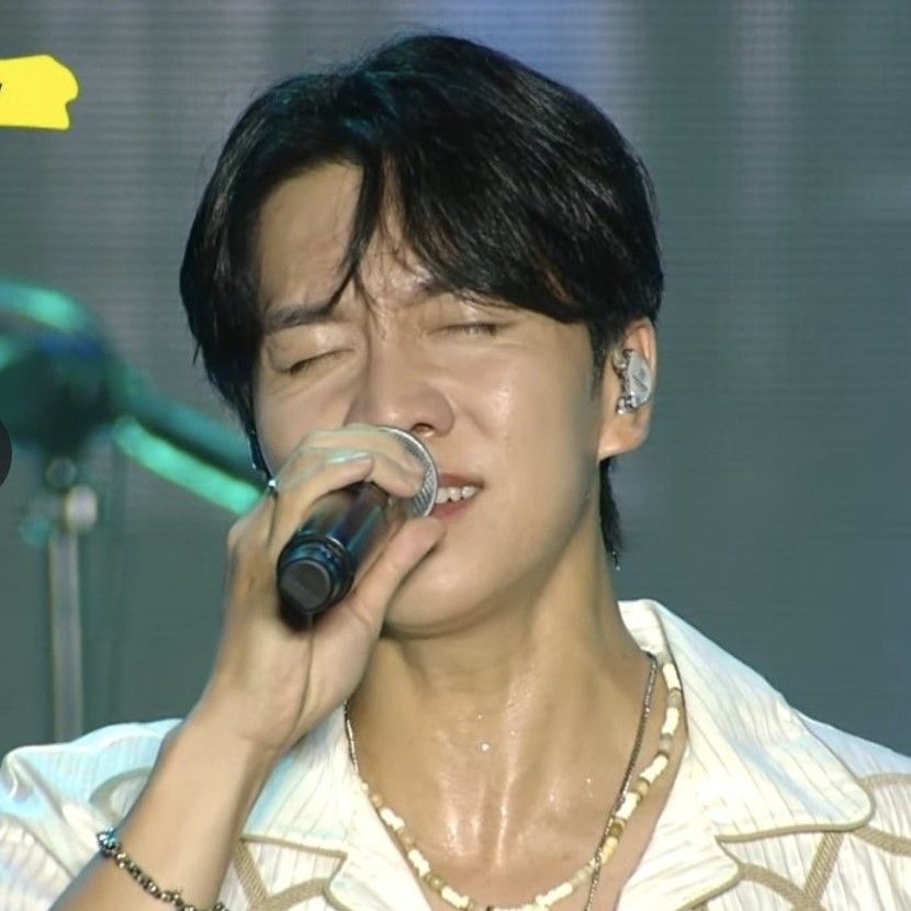 Latest photo of Lee Seunggi
