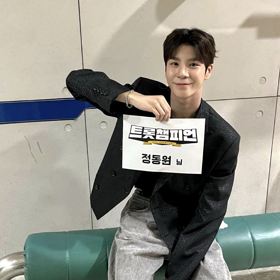 Behind-the-scenes cut of Jeong Dongwon