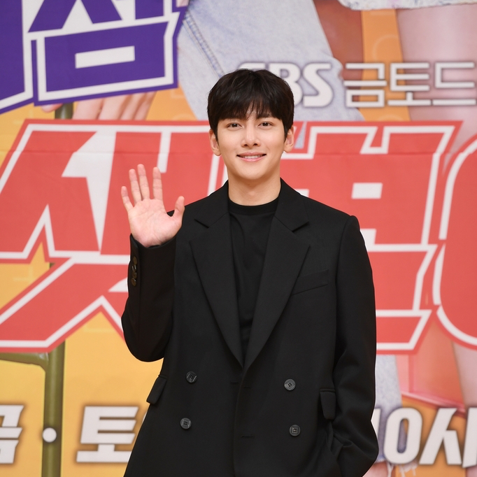 Behind-the-scenes cut of Ji Changwook