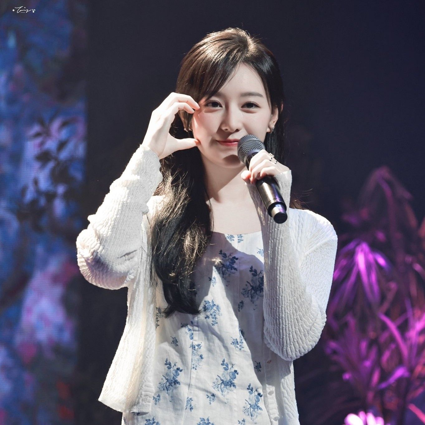 A moment captured by a fan of Kim Jiwon