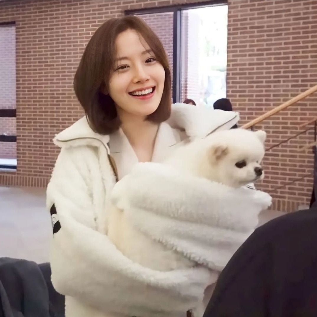 Recent activity shot of Moon Chaewon