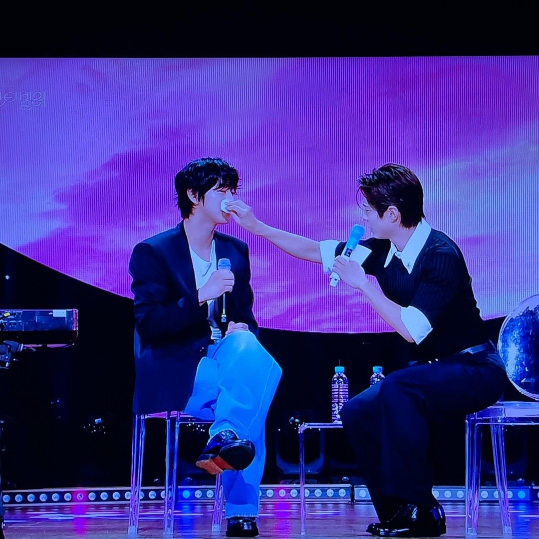 Behind-the-scenes cut of Ahn Hyoseop