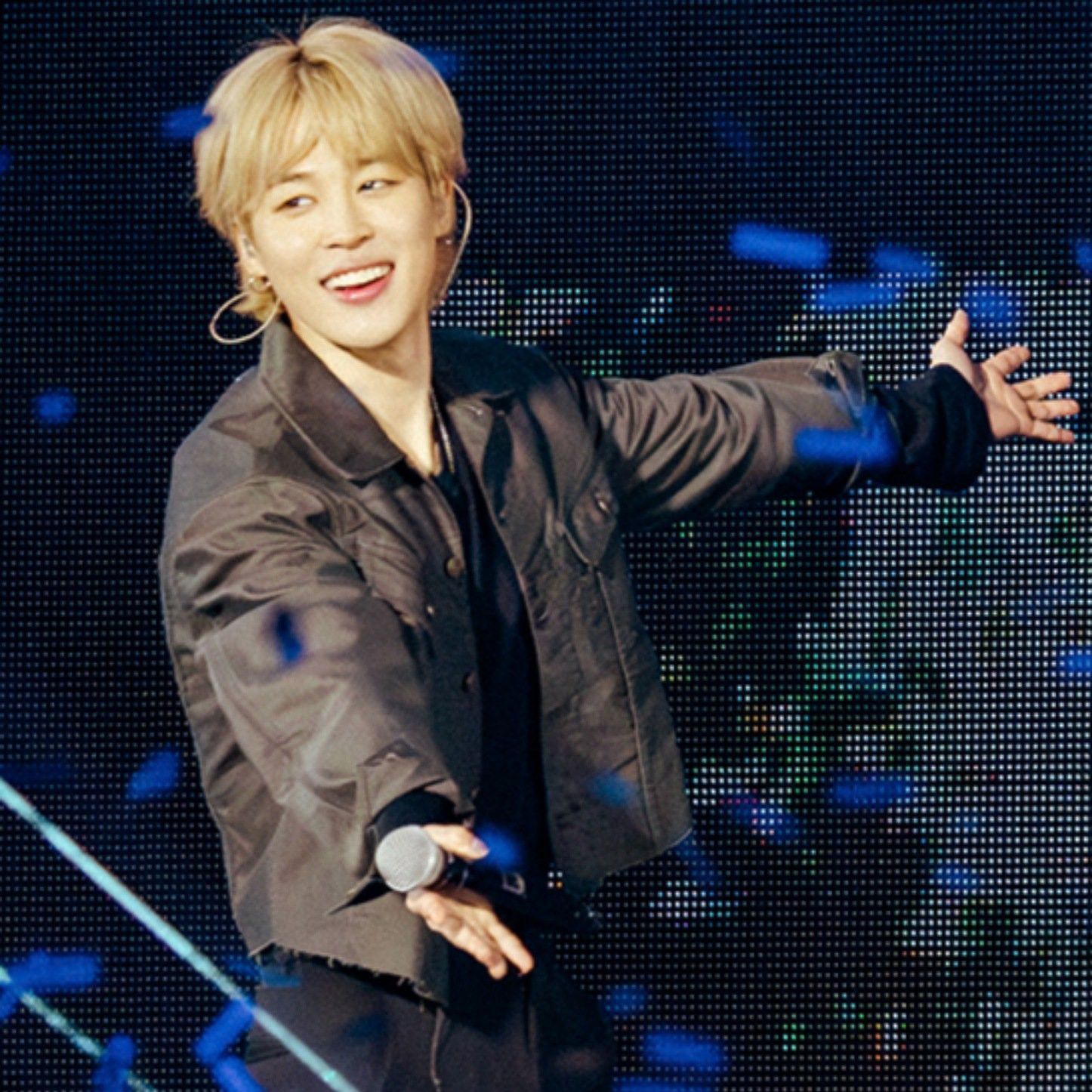 Recent activity shot of Kim Taehyung (V)