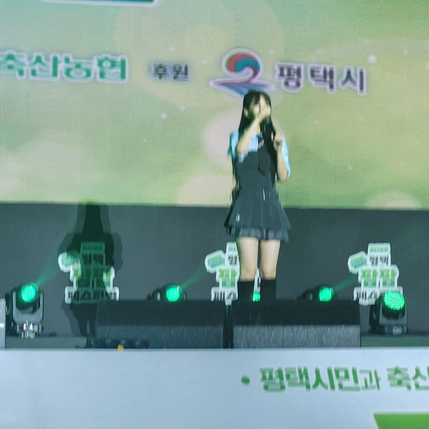 A moment captured by a fan of Jeon Yujin