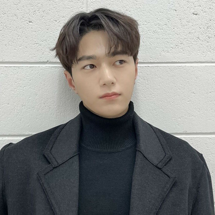Recent activity shot of Kim Myungsoo (L)