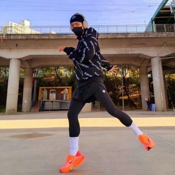 A moment captured by a fan of Lee Joongi