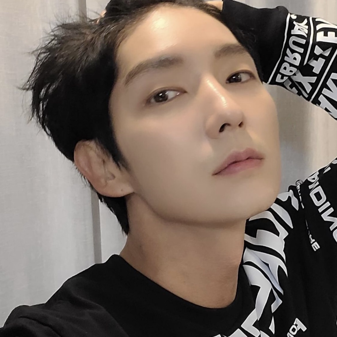 Behind-the-scenes cut of Lee Joongi