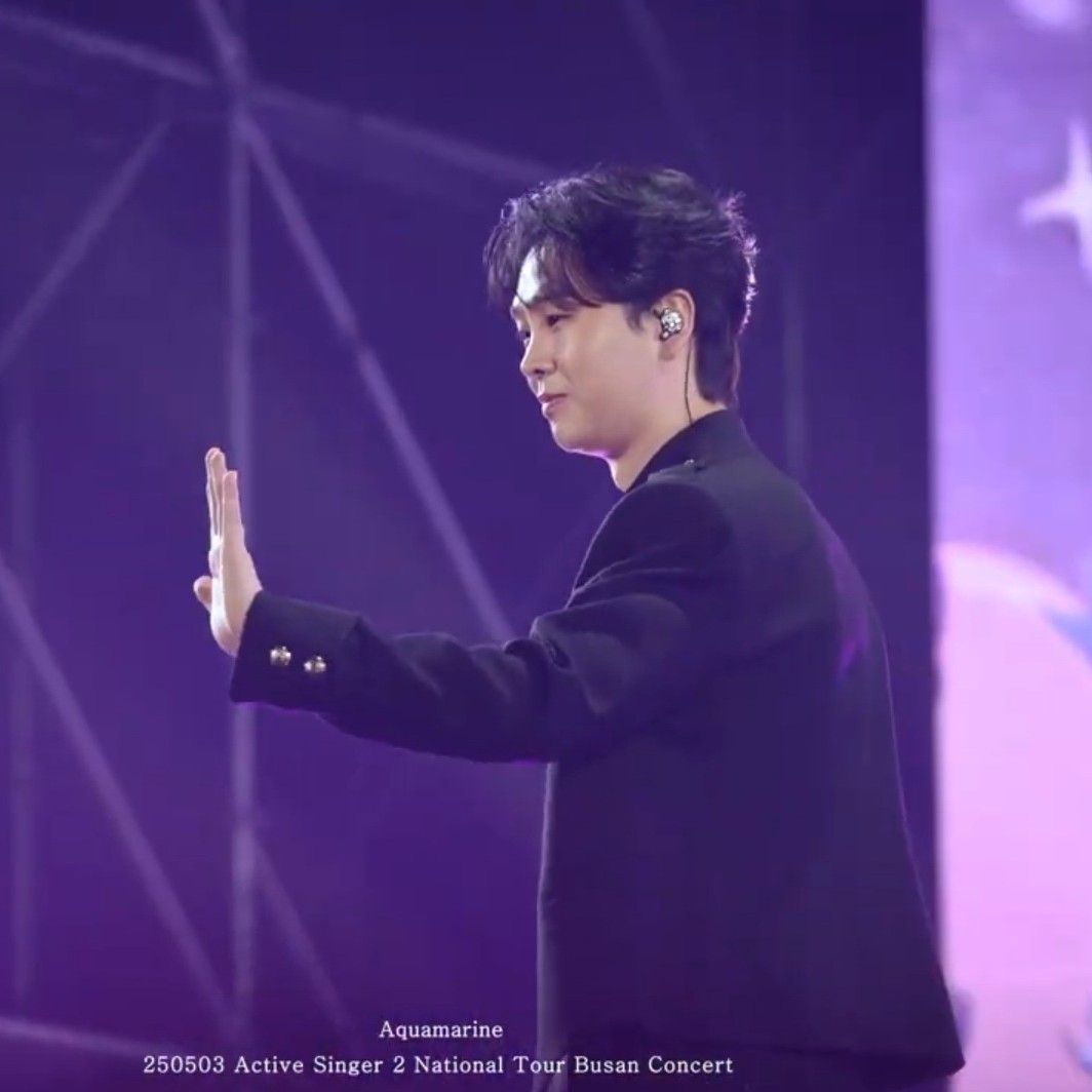 A moment captured by a fan of Song Minjun