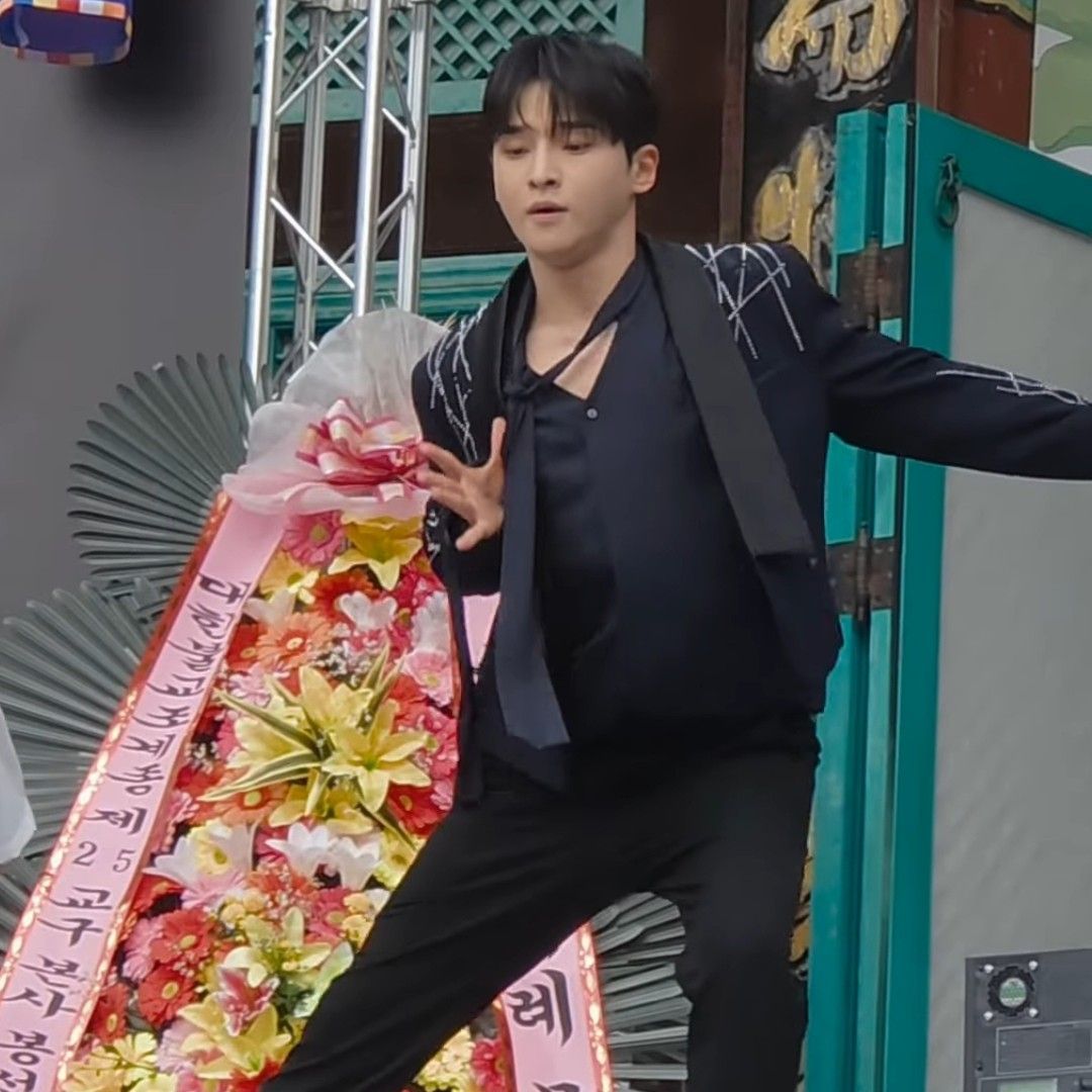 Behind-the-scenes cut of Seong Ri
